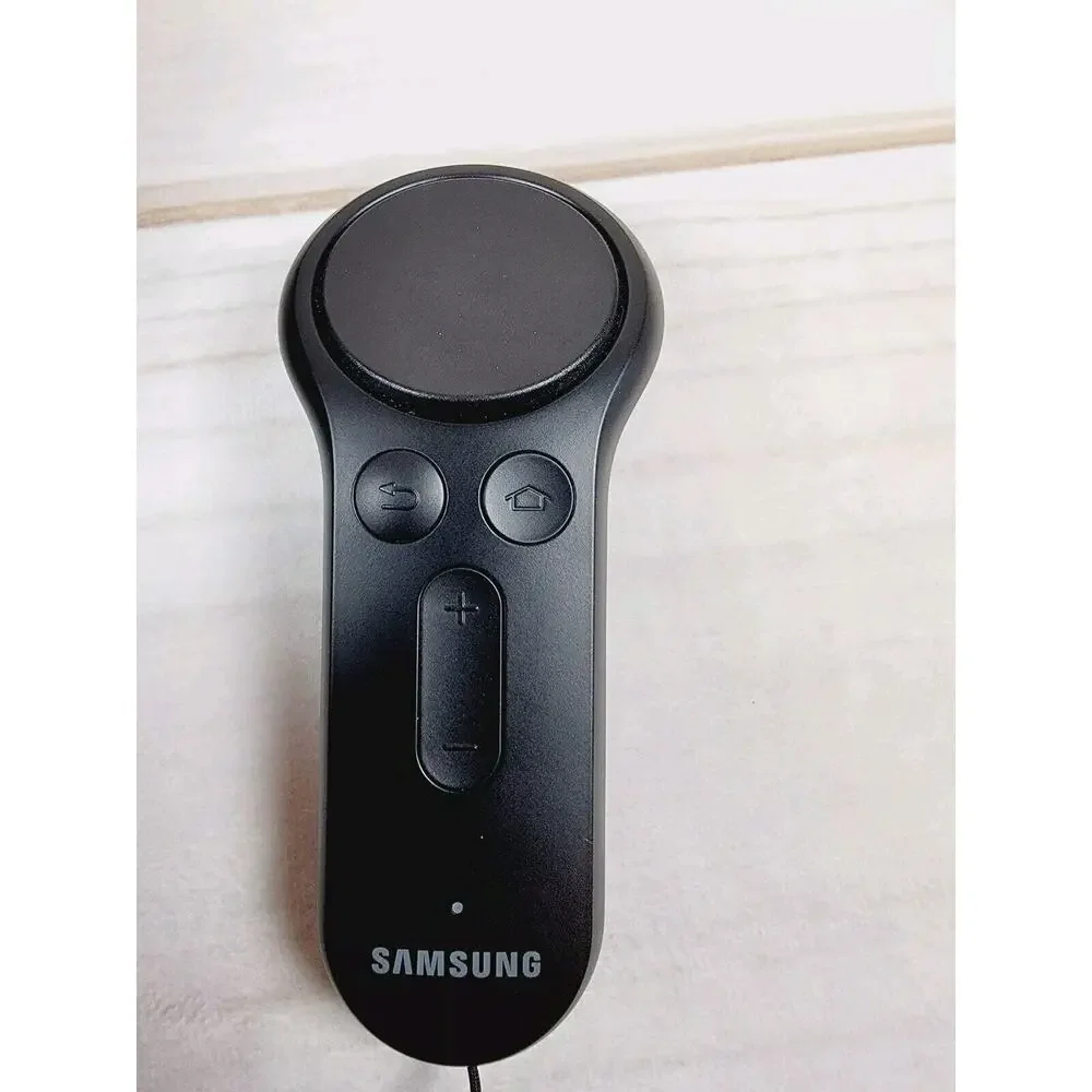 Samsung Gear VR Powered by Oculus SM-R323 Virtual Reality Headset